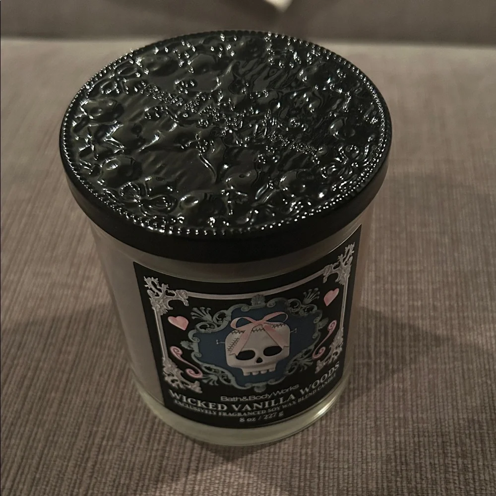 BATH BODY WORKS Wicked Vanilla Woods 1-wick Halloween Candle NEW